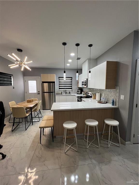 Building Photo - 13 E Iris Ave