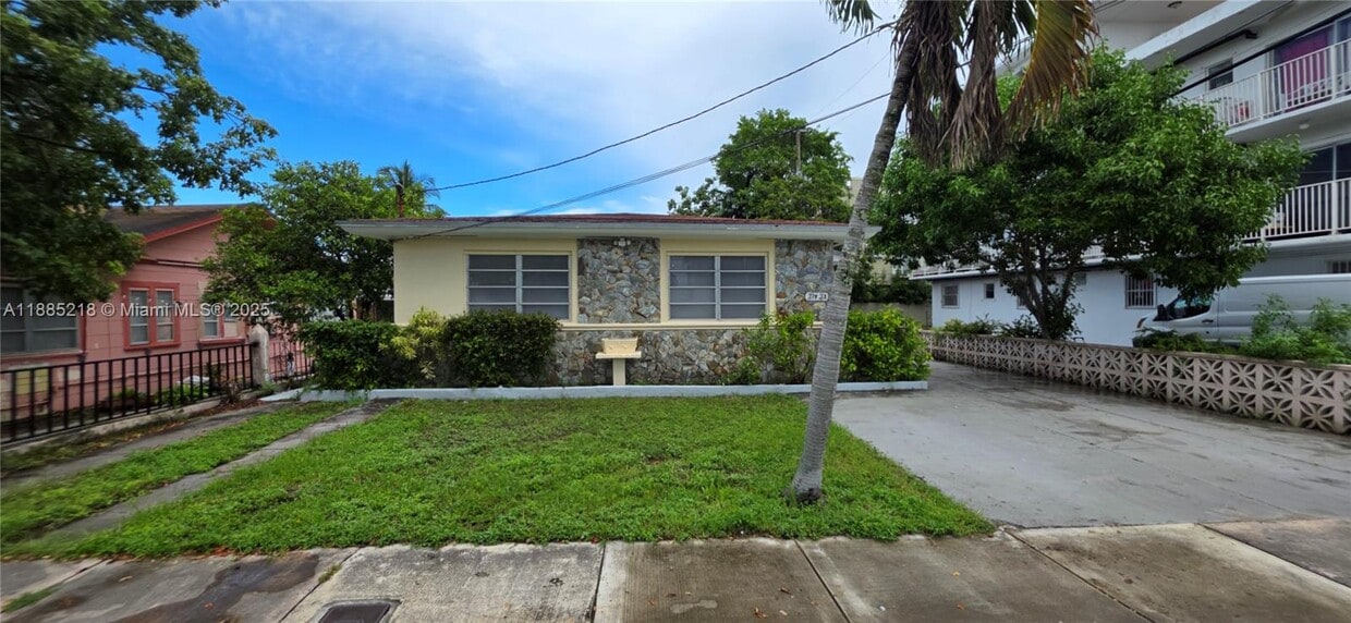 Primary Photo - 21 NW 32nd Ct
