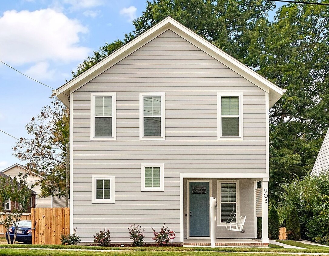 Primary Photo - Application Pending! 2BR Charmer with Fenc...