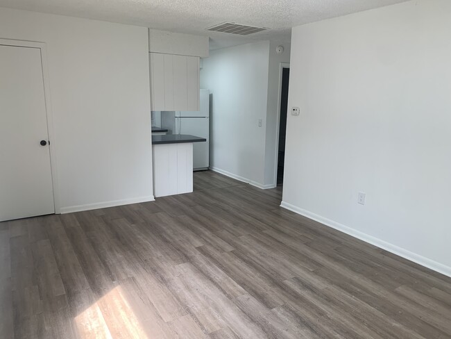Building Photo - 406 S Sumner