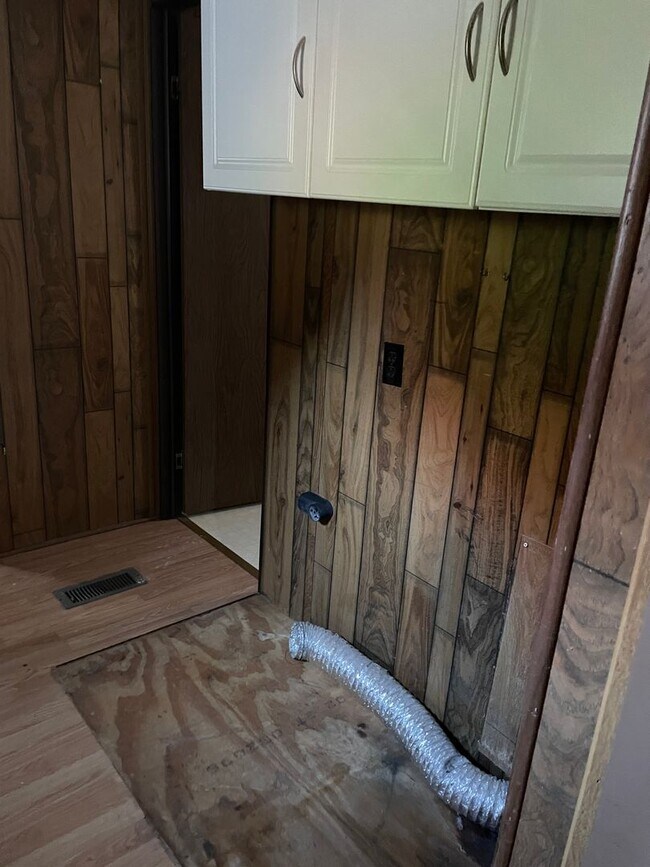 Foto del edificio - 2 bed 1 bath trailer house