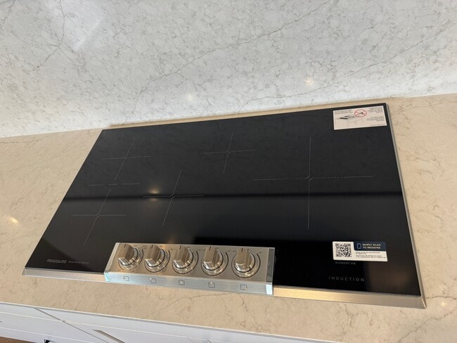 Foto del edificio - 7419 Castle Dr