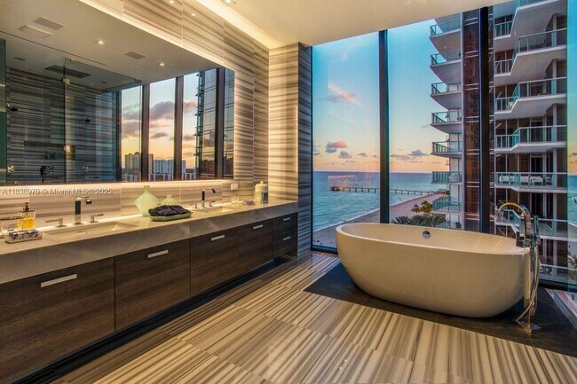 Foto del edificio - 17141 Collins Ave