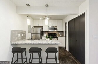 Building Photo - 3500 Windcliff Dr SE