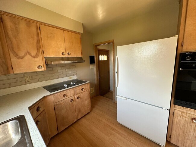 Foto del edificio - 401 Hilltop Rd