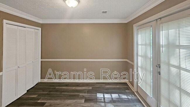 Building Photo - 3017 Spruce Cir