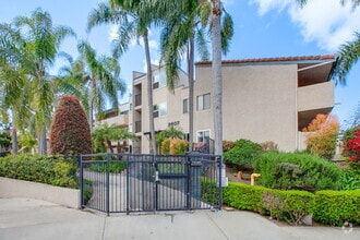 Building Photo - 2625 Pirineos Way