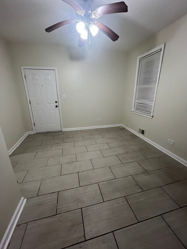 Foto del edificio - 8253 S Brandon Ave