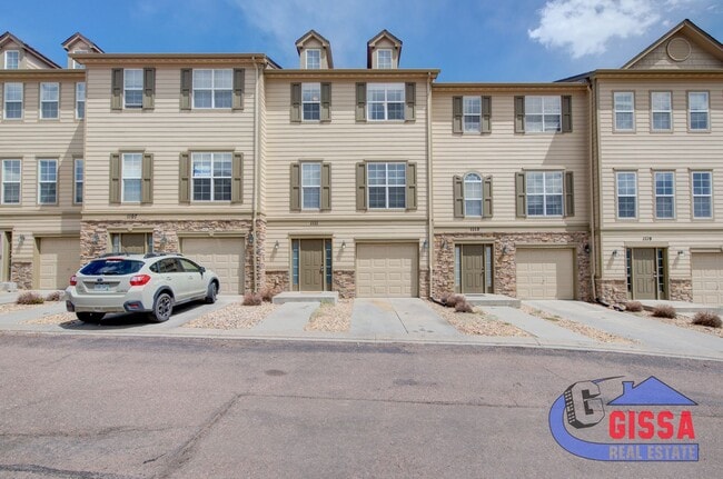 Building Photo - Beautiful townhome in Monument with 4 bedr...
