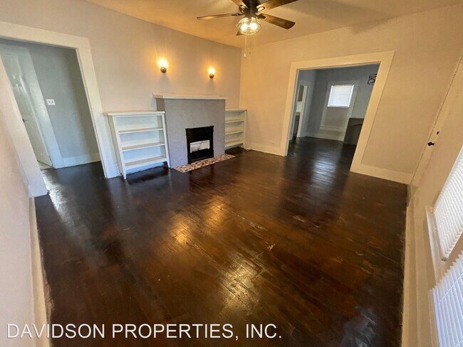 Building Photo - 3 br, 1 bath House - 702 E Evergreen Ct