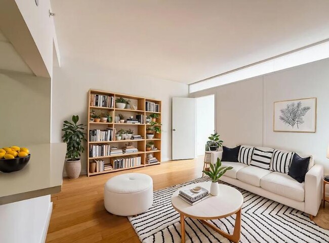 Foto del edificio - 310 E 2nd St