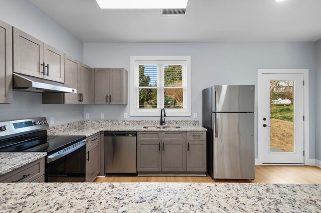 Building Photo - Brand New Townhome! End Unit! Catawba Vall...