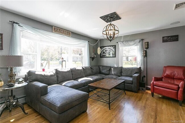 Foto del edificio - 14 Alexander Dr