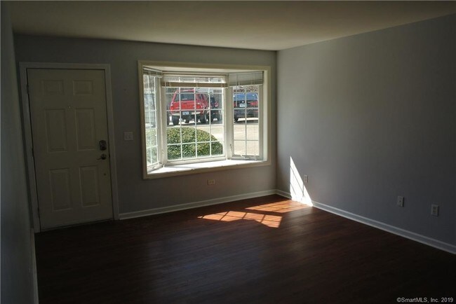 Building Photo - 204 Cherry St