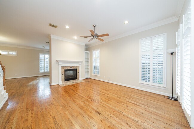 Foto del edificio - 6318 Elm Ct