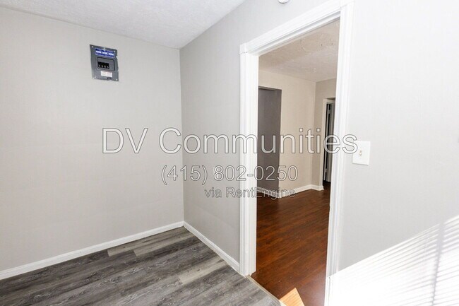 Foto del edificio - 2487 Noble Rd
