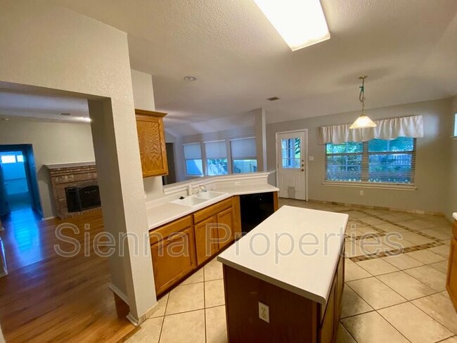 Building Photo - 612 Thrush Dr
