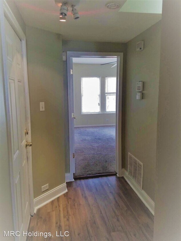 Building Photo - 1639 E 77th St