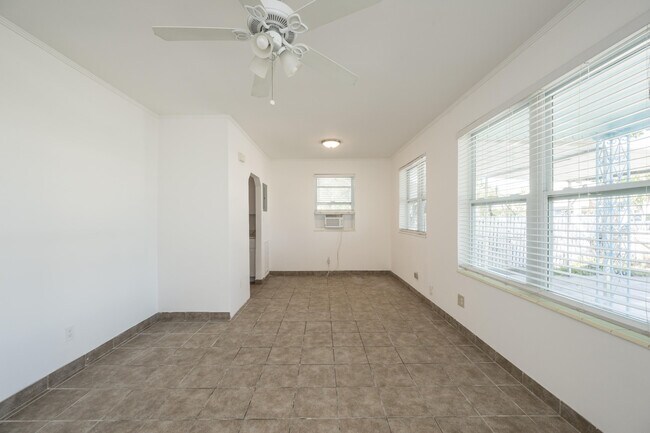 Building Photo - 1702 Bertha St