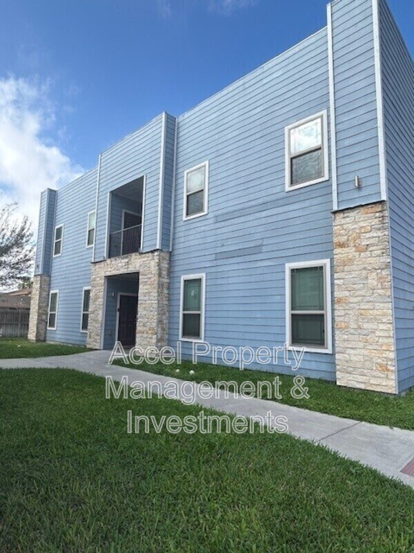 Building Photo - 401 E Ebony Ave