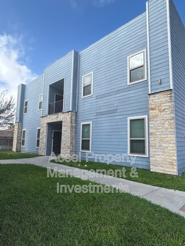 Building Photo - 401 E Ebony Ave