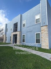 Building Photo - 401 E Ebony Ave