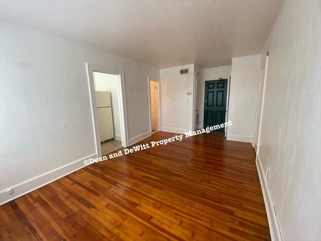 Building Photo - Studio Bed/1 Bath - Unit 4
