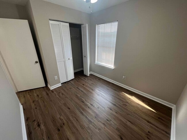 Building Photo - 204 Mountain Creek Dr