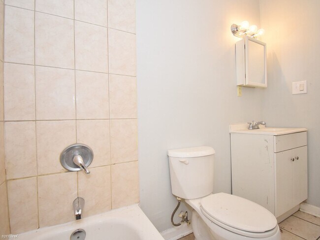 Building Photo - 2 br, 2 bath House - 1000 E Biddle St