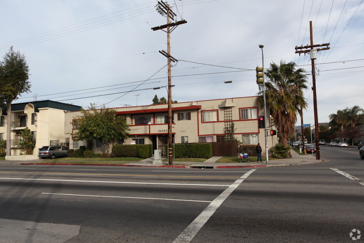 Building Photo - 20303 Saticoy St