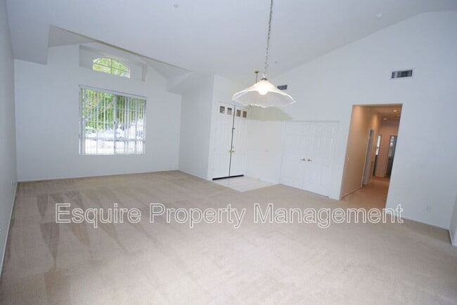 Building Photo - 1821 La Quinta Ln