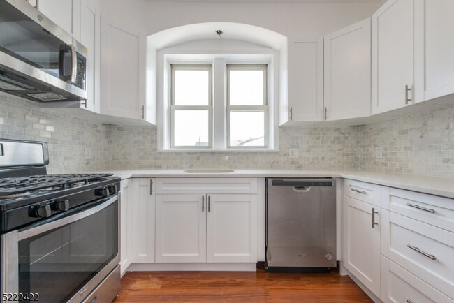 Building Photo - 707 Meyer Ave