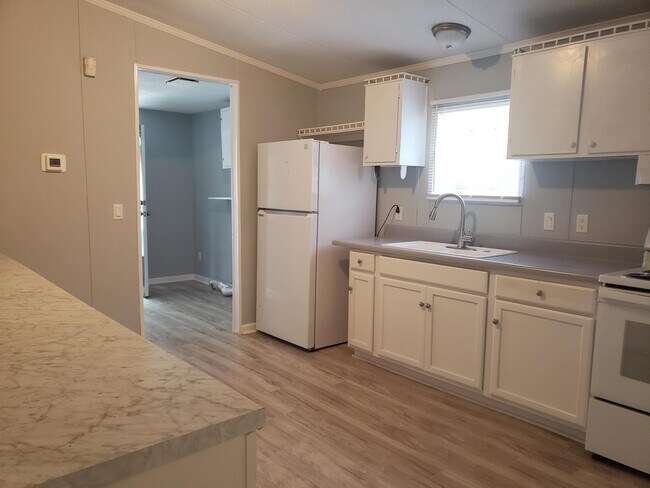 Building Photo - 1654 Jersey Dr