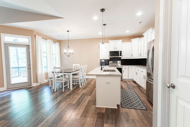 Foto del edificio - Fantastic Location & Price