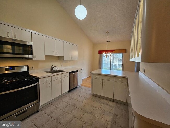 Building Photo - 409 Talon Ct