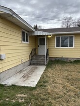 Building Photo - 901 E 800 N