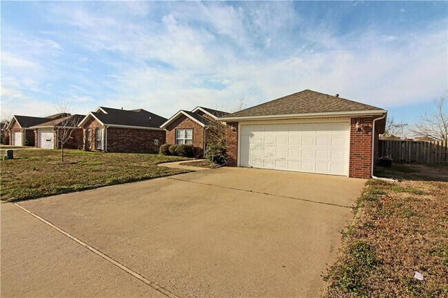 Building Photo - 3708 SW Carriageway Ave