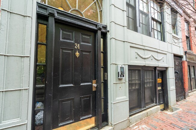 Building Photo - 24 Phillips St