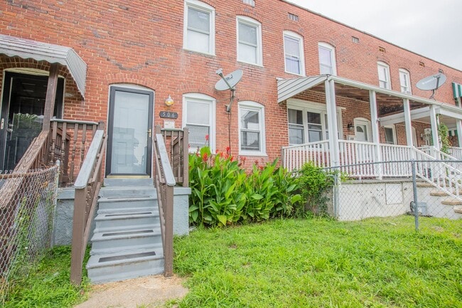 Building Photo - Charming 2 BR/1 Townhome in Brooklyn Park!