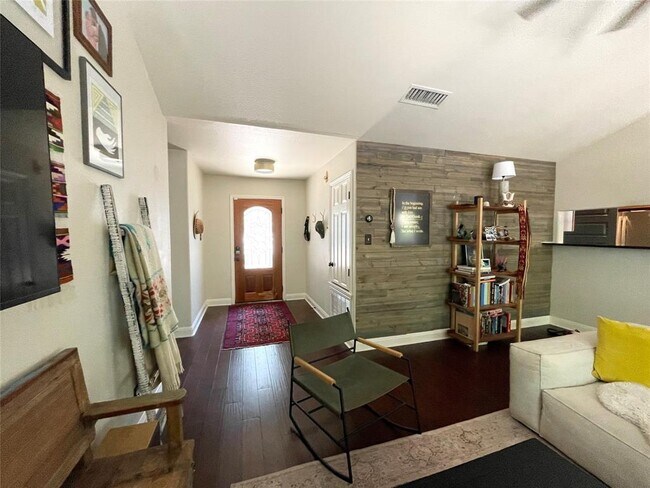 Foto del edificio - 7018 Crosswood Dr