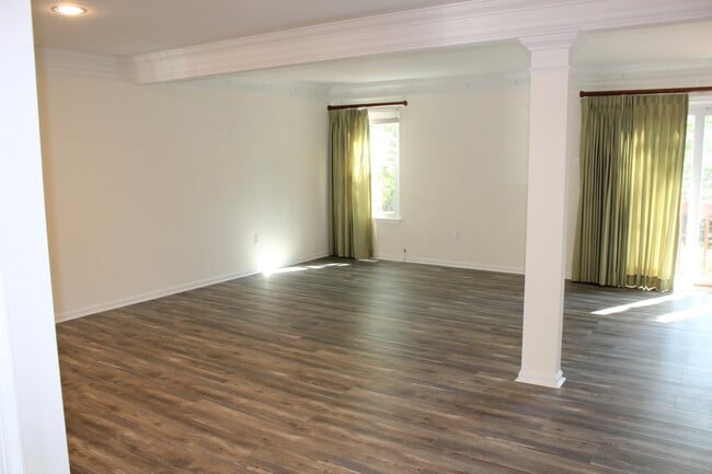Building Photo - 11724 Lone Tree Ct