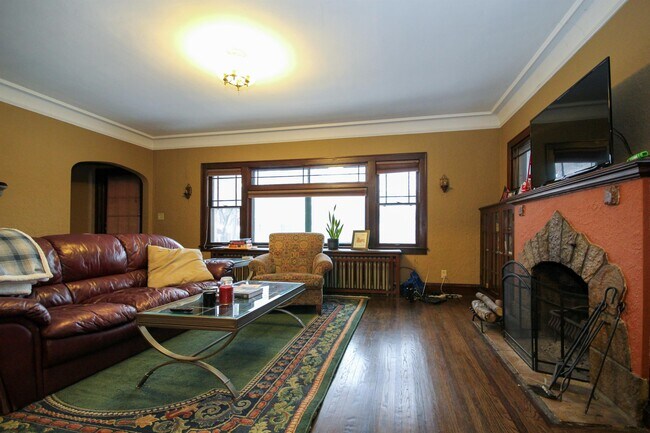 Foto del edificio - 1404 University Ave NE
