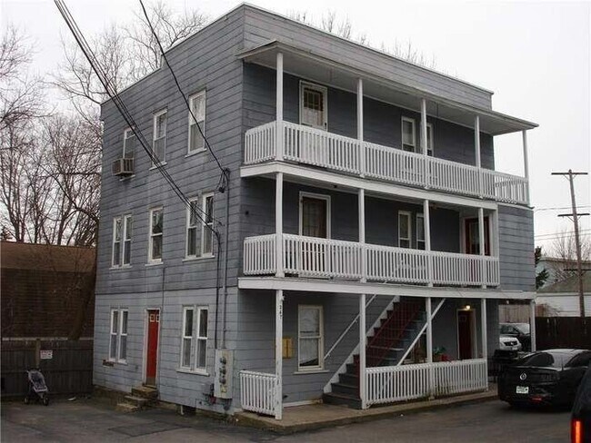 Foto del edificio - 247 Dulude Ave