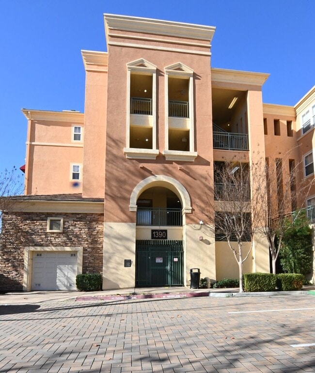 Building Photo - 1390 Saddle Rack St