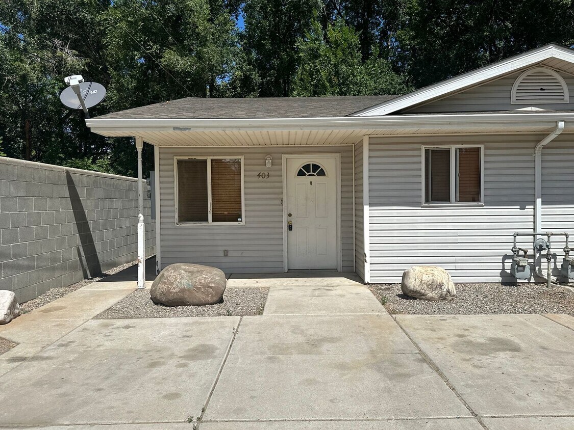 Foto principal - 2 bedroom 2 bathroom duplex available for ...
