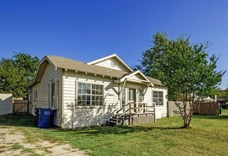 Building Photo - 1322 N Powell Pkwy