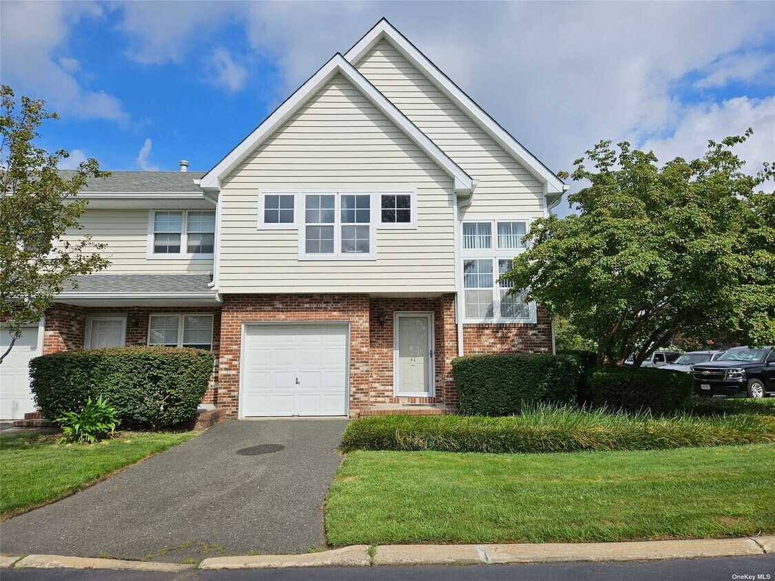 Foto principal - 41 Maple Wing Blvd