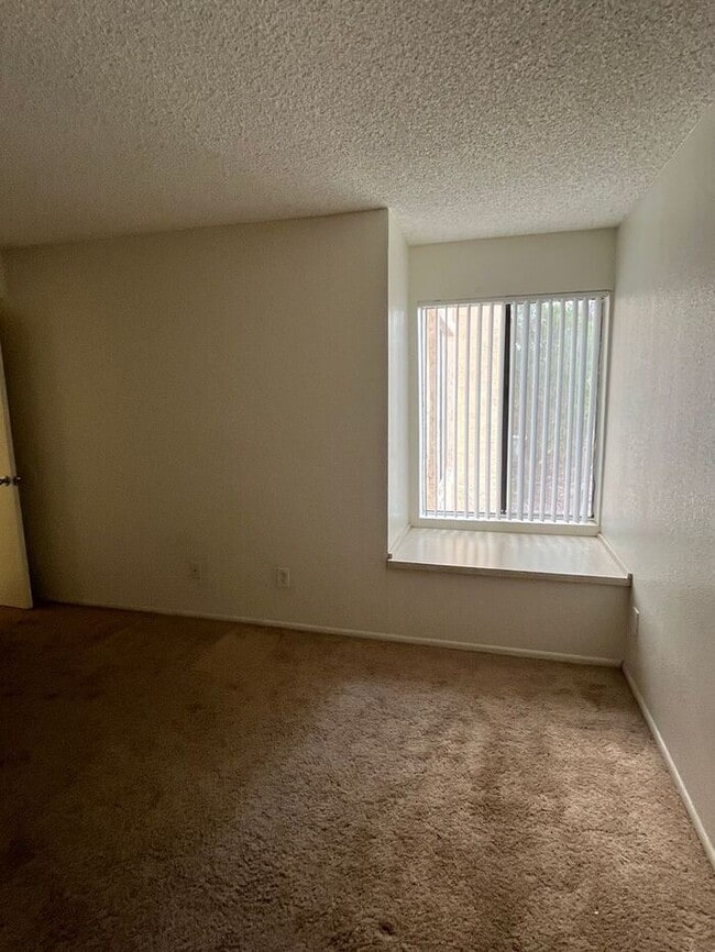 Foto del edificio - 1201 S McClintock Dr