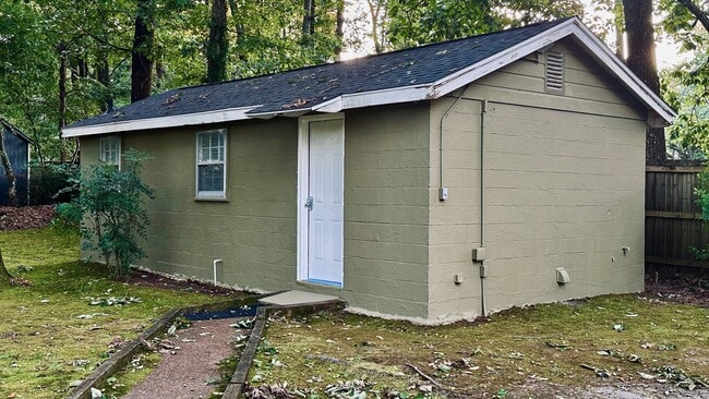 Building Photo - 3616 Skyview Dr SE