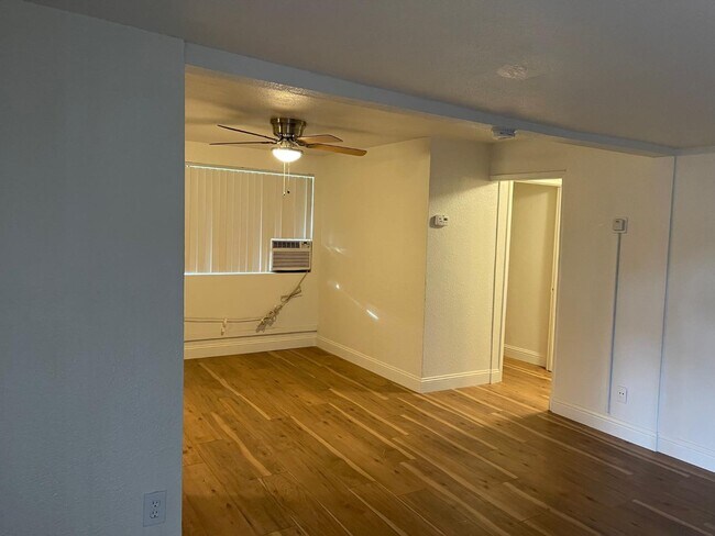 Building Photo - 321 W Minarets Ave